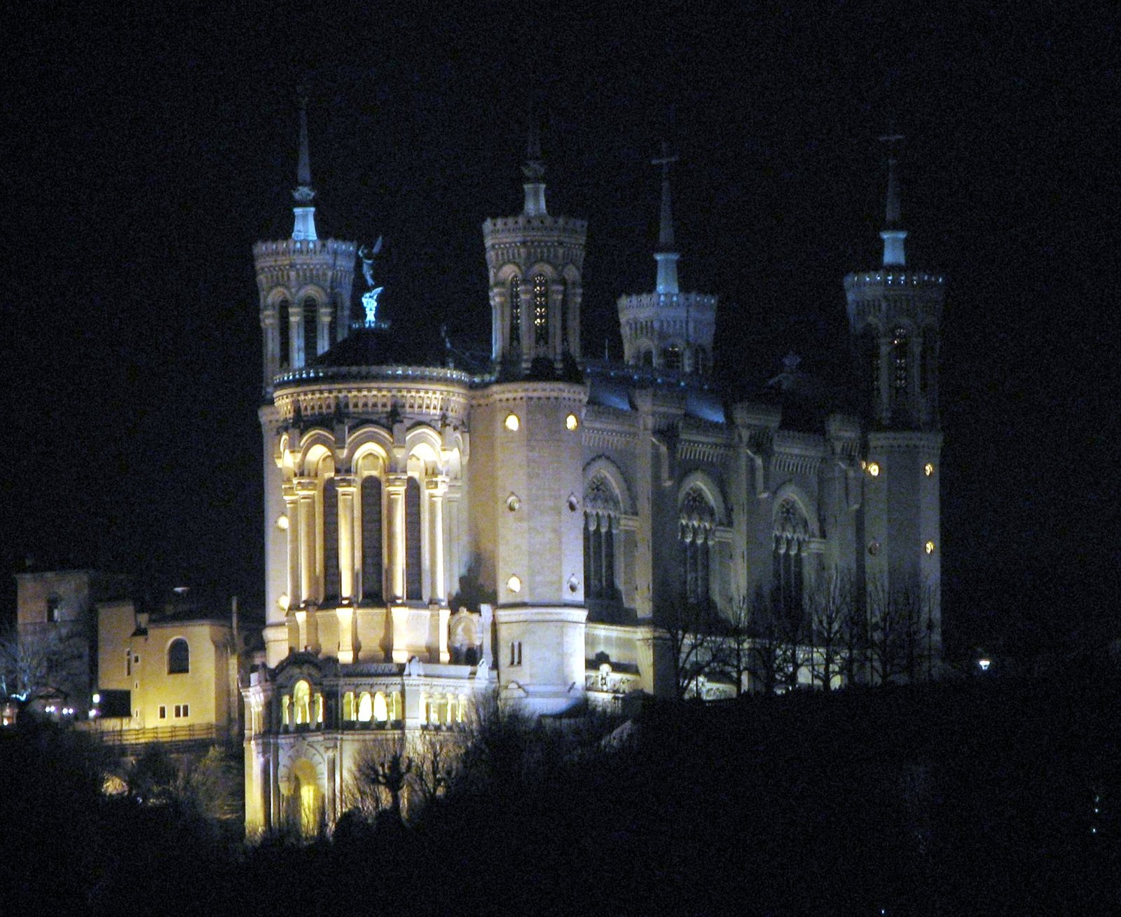Basilique de Fourvière iluminada, Lyon
