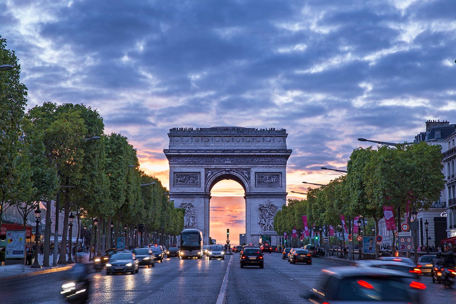 Arco do Triunfo nos Champs-Élysées, Paris
